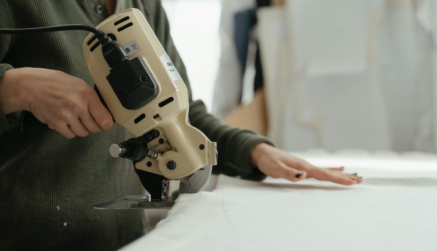 Placement, matelassage et coupe manuelle