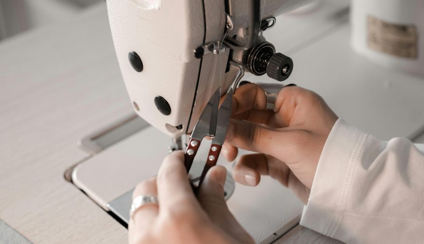 Réglages & 1ère maintenance de la piqueuse et de la surjeteuse